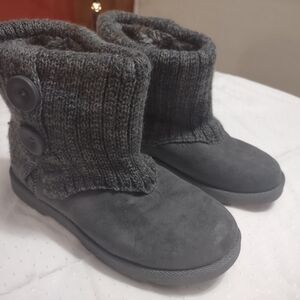 Cozy Knit Button-Accent Gray Winter Boots